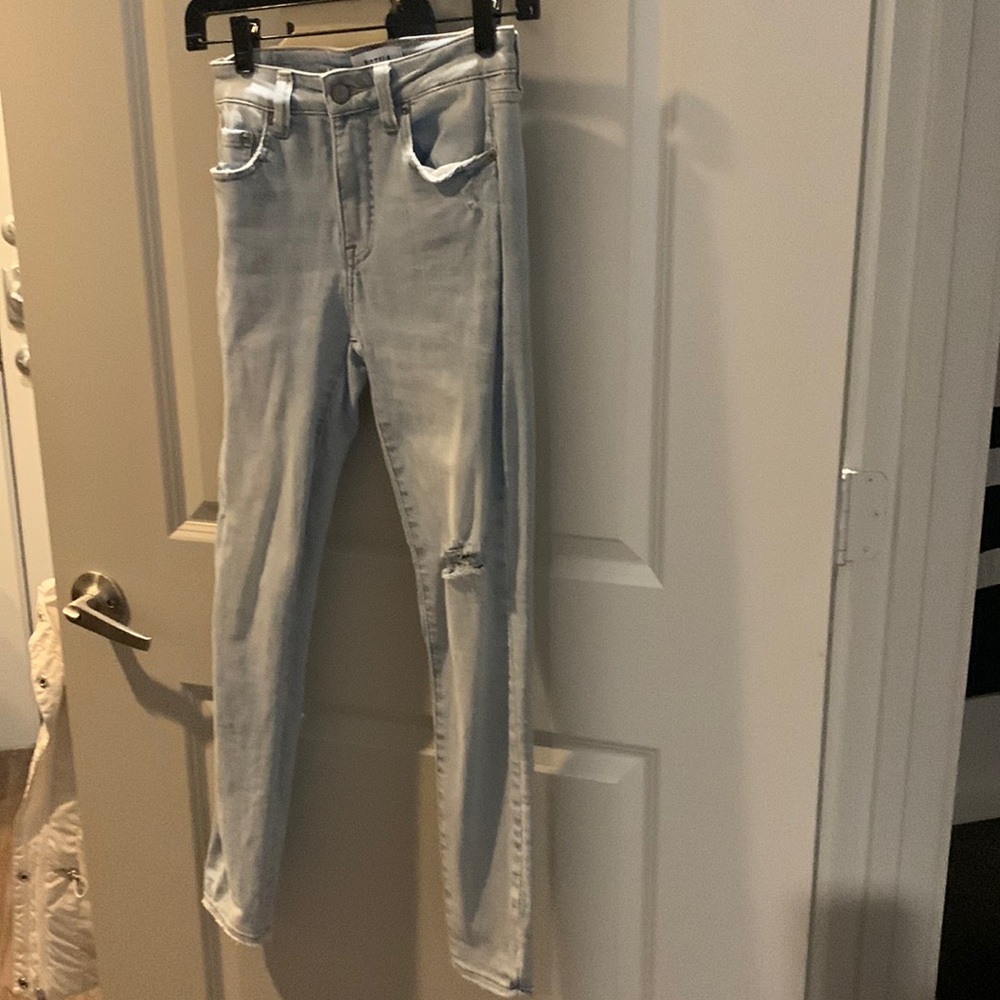 Amazing Pistola brand light distressed skinny jeans NWOT